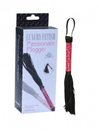 Плеть PASSIONATE FLOGGER L рукояти 150 мм L хвоста 240 мм, цвет ручки розовый